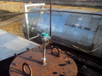 Oil holding tanks & level meter